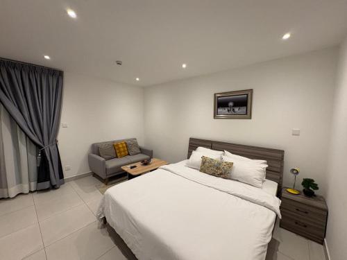 Llit o llits en una habitació de Executive Studio at Bantree