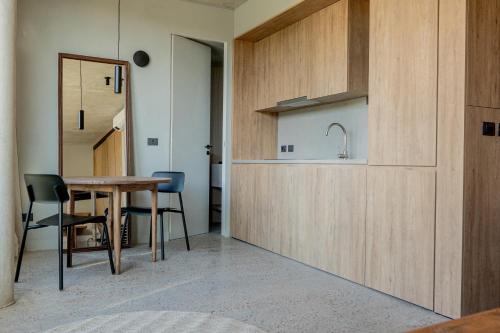 a kitchen with a table and chairs and a sink at CasaChica Hotel in José Ignacio