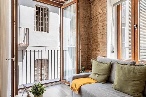 Valencia El Carmen, estupendo piso nuevo, con ascensor