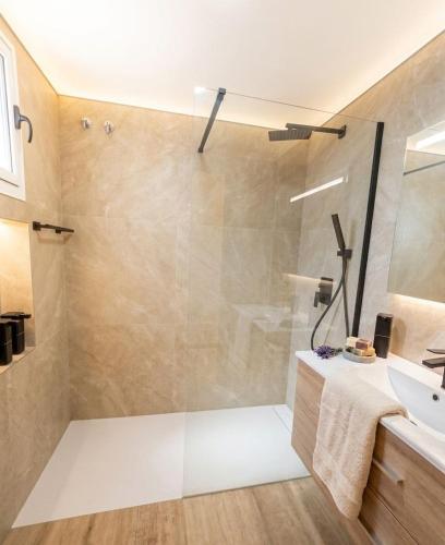 a bathroom with a shower and a sink at Forrent malaga in Málaga