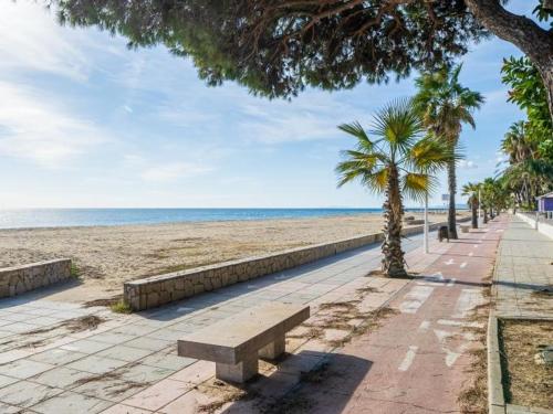 Apartment 50 m from the beach with private parking