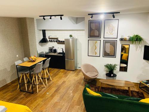Boutique Studio Athens Hilton near Metro