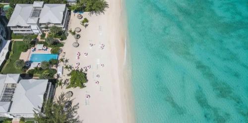 an overhead view of a beach and the ocean at Superb 2 Bed Apartment in George Town