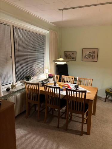 a dining room table and chairs in a room at Apartment 2 min from airport 10 min to city in Copenhagen