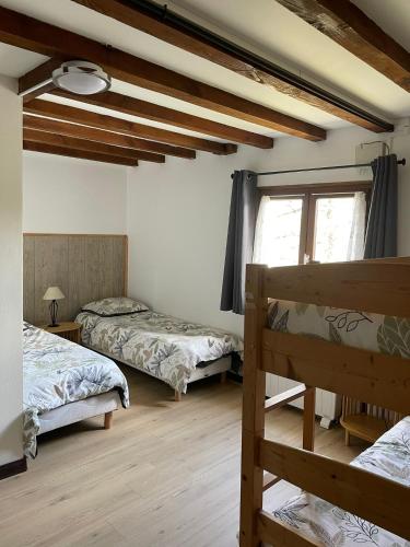 a room with two beds and two bunk beds at Le moulin de vaux in Nochizé