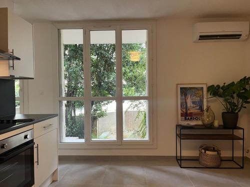 Charmant appartement climatisé a Avignon avec terrasse et parking privé