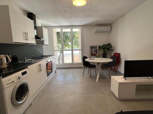 Charmant appartement climatisé a Avignon avec terrasse et parking privé
