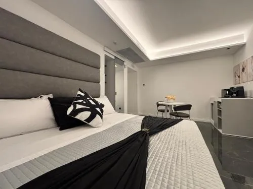 Palazzo Algaria Suites with Jacuzzi, Sauna & Turkish Bath photo 18