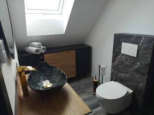 a bathroom with a sink and a toilet at Miła Przystań in Debrzno