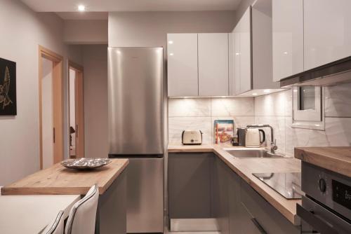 Fix 2bd apartment with Parthenon view