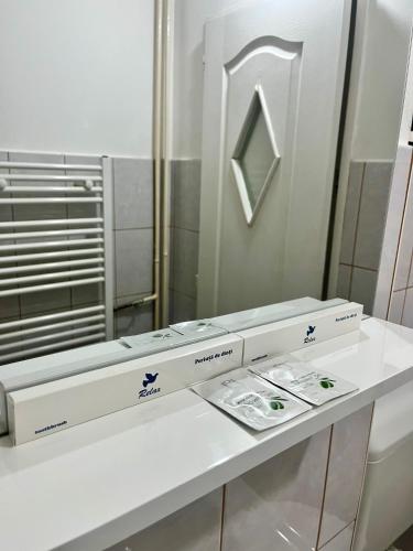 a white counter with a mirror in a bathroom at Focus Home in Miercurea-Ciuc
