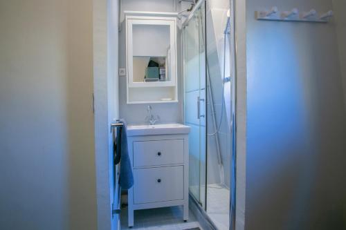 AIR CONDITIONER Ternes 1 Bedroom