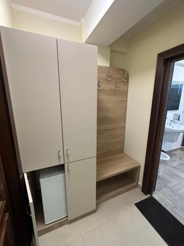 a bathroom with a walk in shower and a toilet at Hotel Austin Ov in Ovidiu
