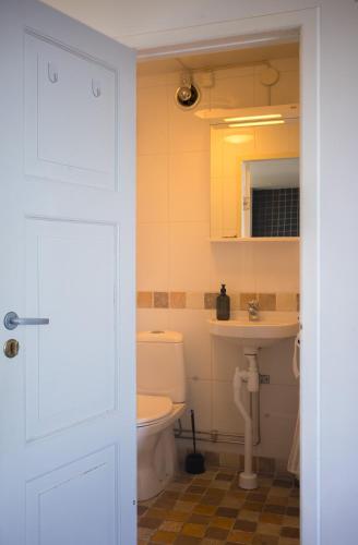 Ένα μπάνιο στο Captivating Harbor View Suite