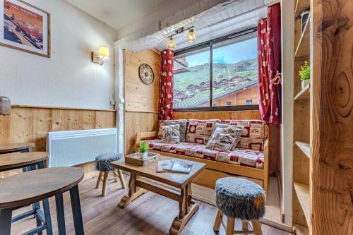 Comfy Ski-Side Hideaway w Views