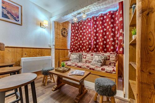 Comfy Ski-Side Hideaway w Views