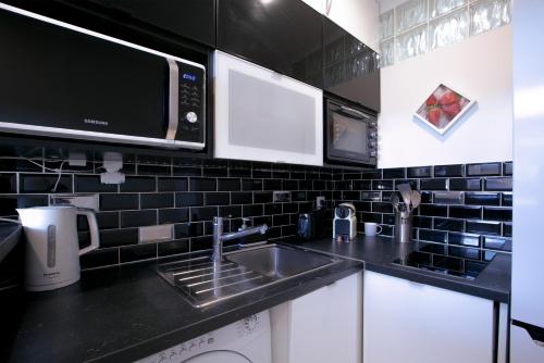 1 Bedroom next to Champs Elysees