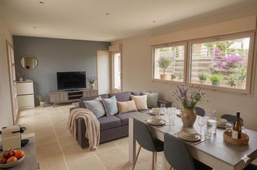 Maison Indépendante Climatisée à Deux Pas des Plages, Confort et Détente Assurés