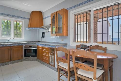 Mediterranean villa near the sea in Marbella - VILLA PALMERAS 23A