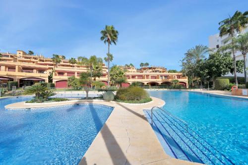 Lujoso adosado frente al mar con piscina y jardín - RIVIERA ANDALUZA 3