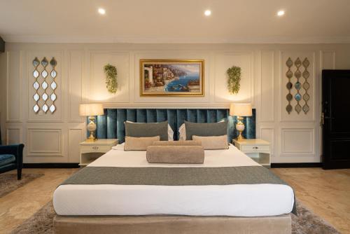 a large bedroom with a large bed with two lamps at Villa Monticello Boutique Hotel in Accra