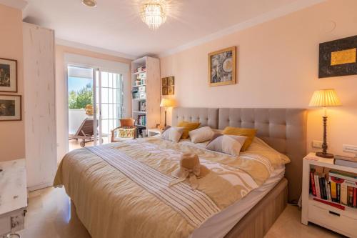 Ático familiar con terraza y bonitas vistas al mar en Marbella - Rio Real 282G