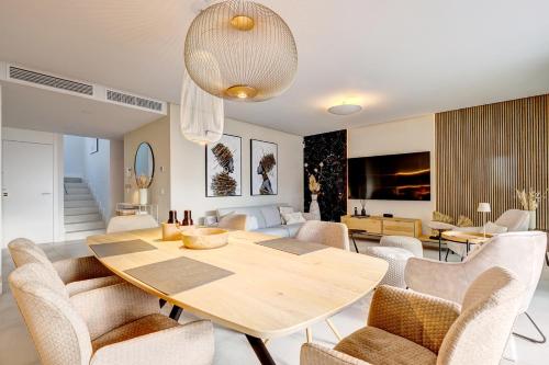 Luxury Penthouse with panoramic Sea & Mountain Views