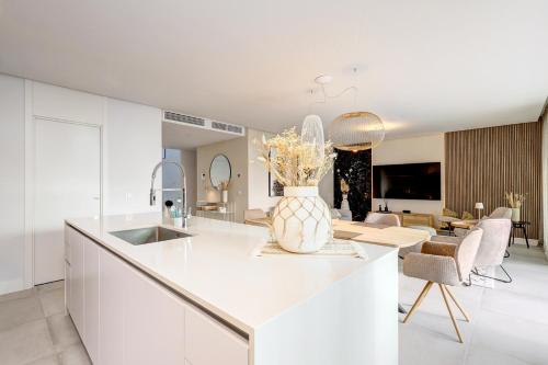 Luxury Penthouse with panoramic Sea & Mountain Views