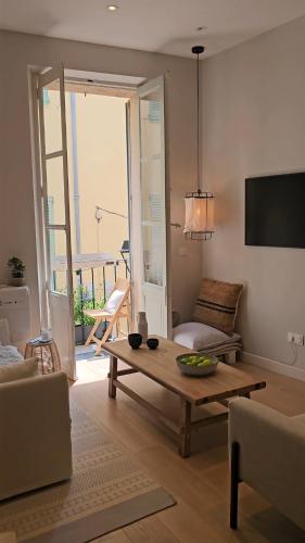 Stylish & Cozy Studio in the Heart of Old Antibes