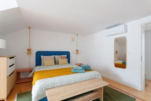 Sophisticated 3BR in Historic Chiado Sleeps 10