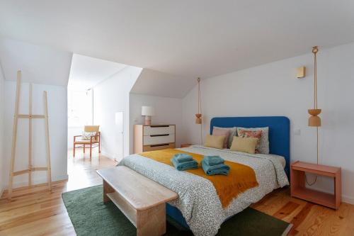 Sophisticated 3BR in Historic Chiado Sleeps 10