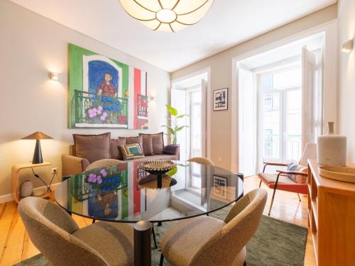 Cozy 1st Floor Flat Central Chiado District With Balconies and AC 19th Century building
