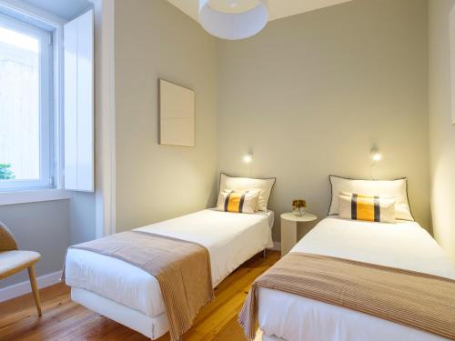 Cozy 1st Floor Flat Central Chiado District With Balconies and AC 19th Century building