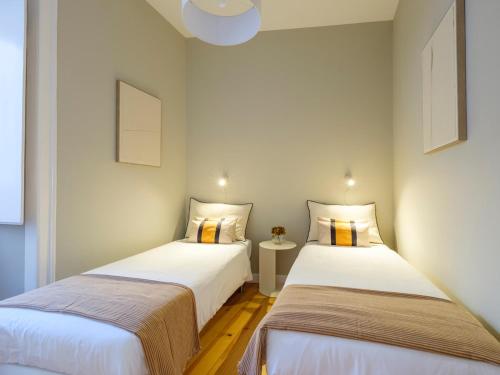 Cozy 1st Floor Flat Central Chiado District With Balconies and AC 19th Century building