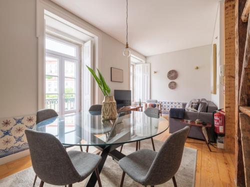 Alfama St George Castle District Fabulous 3 Bedrooms 2 Bathrooms AC Balcony 1st floor Apartment 19th Century Building