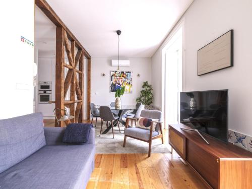 Alfama St George Castle District Fabulous 3 Bedrooms 2 Bathrooms AC Balcony 1st floor Apartment 19th Century Building