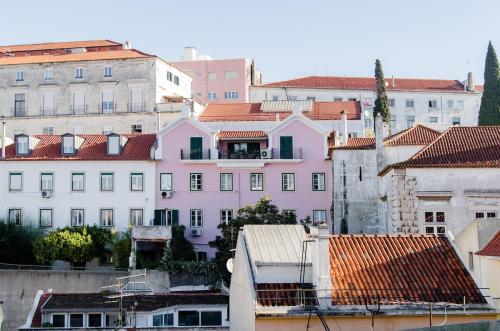 Alfama St George Castle District Fabulous 3 Bedrooms 2 Bathrooms AC Balcony 1st floor Apartment 19th Century Building