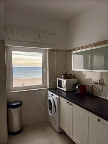 Mar no Horizonte - Seafront 2BR Apartment with Balcony and Garage
