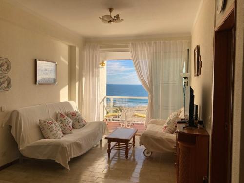 Mar no Horizonte - Seafront 2BR Apartment with Balcony and Garage