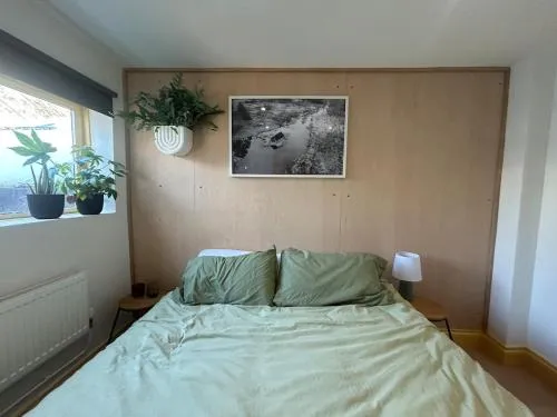 Sauna Haus pad Free sauna sleeps 5 great location photo 1