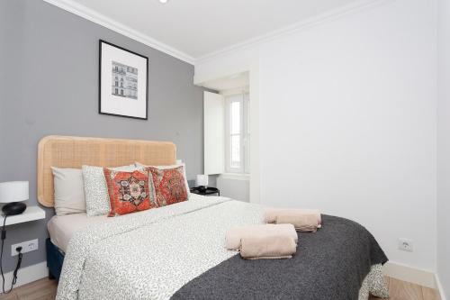 Entire Castle View Apartment in the Heart of Lisbon