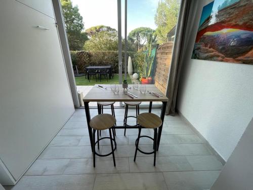 Large 2 rooms - garden, pool & tennis