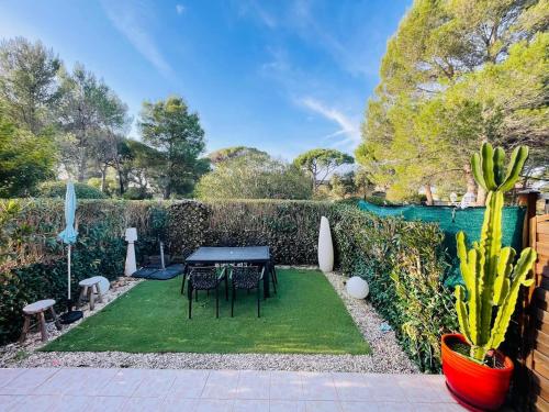 Large 2 rooms - garden, pool & tennis