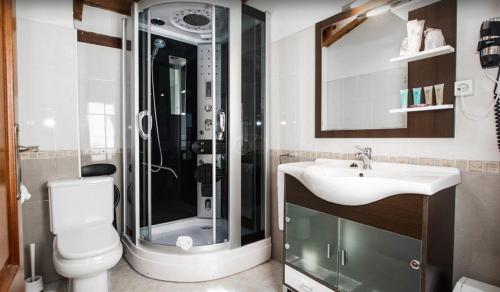 Koupelna v ubytování Hotel Itxas Gain Getaria