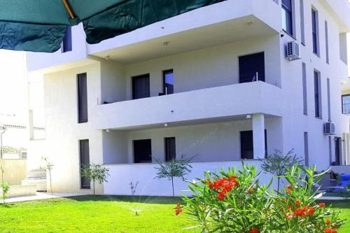 Apartments with parking space Medulin - 25408