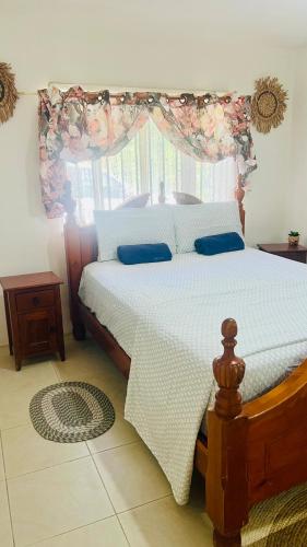 a bedroom with a bed and a window at Primrose Guest Houses in Nuku‘alofa
