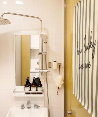 a bathroom with a sink and a mirror at Shalom Gold Terrace in Paju