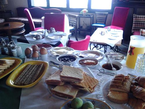 a table with bread and eggs and other breakfast foods at Archontiko Pantou in Portariá