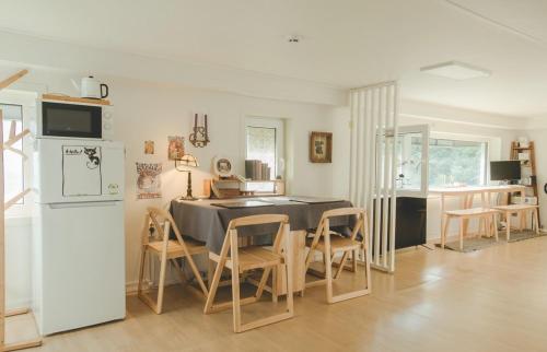 a kitchen and dining room with a table and chairs at Yeosu Si-in Place Pension in Yeosu