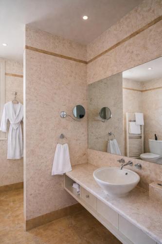 a bathroom with a sink and a mirror at Grande Vue Hotel in Hobart